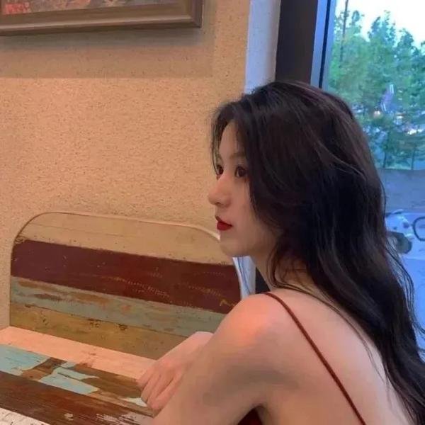 蜜桃女孩